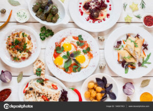 Raznovrsni zdravi obroci na stolu